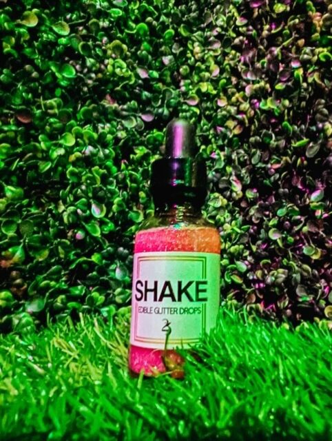Serving botanical energy with a side of sparkle.
🌿✨ Microdose magic, fresh from the garden.
#shakeitup #thcdrops #cannabisreimagined #plantpower #glitterwithbenefits #edibleglitter #microdosemoment #thclifestyle